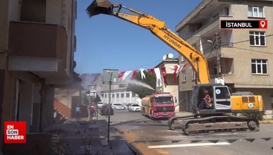 Tuzla’da kentsel dönüşüm: Yıkılan binalara ilk kepçe darbesi Başkan Yazıcı'dan