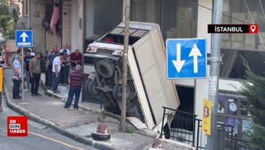 İstanbul’da pedalı takılan kamyonet ortalığı savaş alanına çevirdi