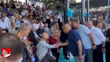 Bilal Erdoğan, etkinlikte karşılaştığı Turhan Çömez'in elini havada bıraktı