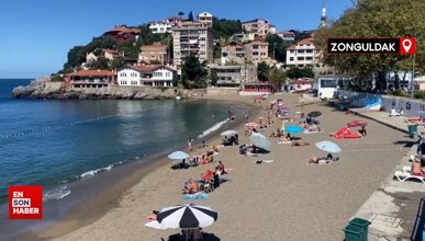 Zonguldak’ta sıcak havayı gören Kapuz Plajı'na koştu