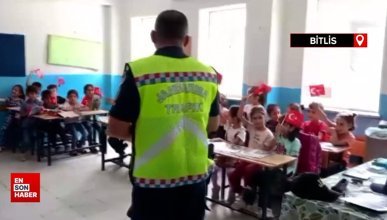 Bitlis'te Jandarma ekipleri öğrencilerin okul heyecanına ortak oldu