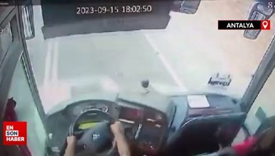 Antalya'da otobüs ile otomobilin kafa kafaya girdiği kazanın görüntüleri ortaya çıktı