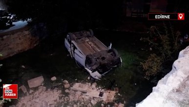 Edirne'de göçmen operasyonu: Bir araç kaza yaptı, bir araçtan 9 göçmen yakalandı