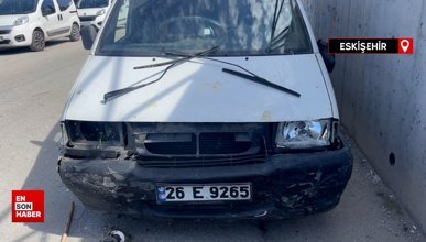 Eskişehir'de eski eşine ait olan araca elindeki sopayla saldırdı