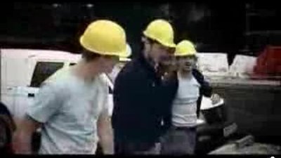 SEKSİ REKLAMDA (  Scruffs Hardware ) OYNAYAN ÖĞRETMEN  Sarah Green İŞİNDEN OLDU