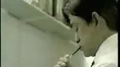 Bacaklarını fotokopi çeken Japon kızı video izle