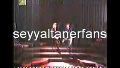 Nil Burak - Cem Karaca - Sende Başını Alıp Gitme