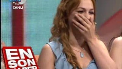 Hürrem'in ( Meryem Uzerli) Gülme krizi HD