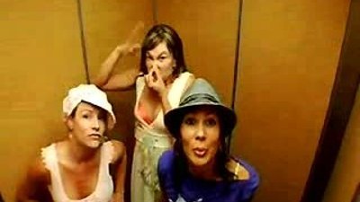 Asansörde Gaz Şakası