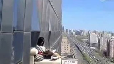 Gökdelende çekyat balkon keyfi