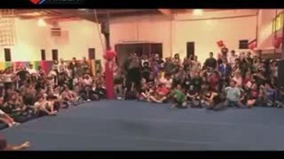 Bu Adam Resmen Uçuyor