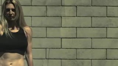 Kılıç Ustası Kadından Tehlikeli Hareketler