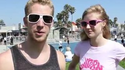 Yabancılarla kucaklaşma denemesi