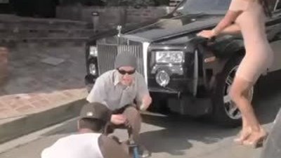 Lüks arabayla izinsiz klip çekmenin sonu