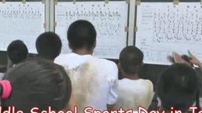 Japonya'da 161 kişilik insan piramidi