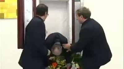 Asansörde Tabut Şakası