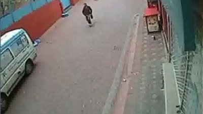 Sapığın sokakta yürüyen kadınları taciz etmesi