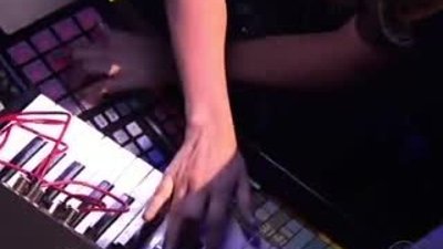 Ke$ha performing at AMA'10