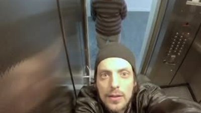 Asansörde birinin öldürüldüğünü görseniz ne yapardınız