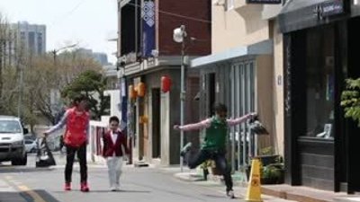 Minik PSY'den Gentleman Klibi