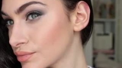 Megan Fox Tarzı Makyaj Uygulaması