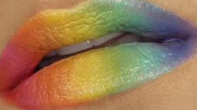 Gökkuşağı Dudak Makyajı