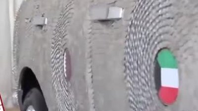 Altın kaplama araba