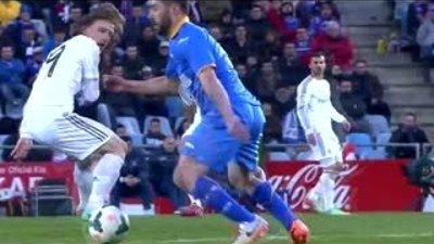 Modric rakibin pas trafiğini eliyle kesti