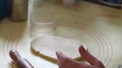 Sevgiliye Kalp Şeklinde Kurabiye Hazırlamak