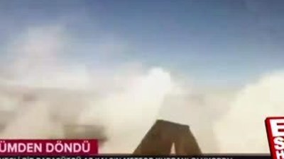 Yanından meteor geçen paraşütçü