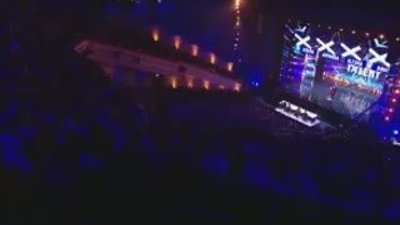 Yaşlı kadından mükemmel dans shov