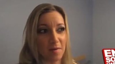 Erkek arkadaşına aldatma şakası yapan haylaz kız