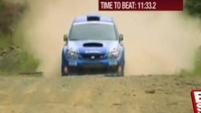 Takla atan arabasını eliyle düzeltti