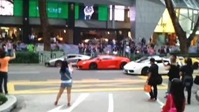 Lamborghini tayfası Singapur'u bastı - İZLE