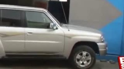 Aracın direksiyonunu arka koltuğa yerleştirdi