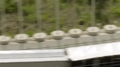 Motosiklet sürücüsünden 114 metrelik çılgın atlayış