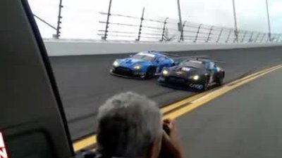 Yarış arabalarının zorlu fotoğraf çekimi