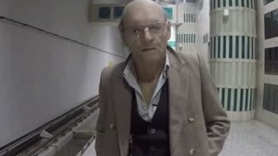 Metroda uyuma şakası yapan dede