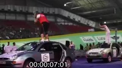 Baltayla otomobil kesme yarışı