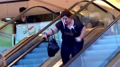 Dayak yemek isteyen şakacı palyaço