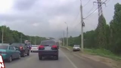 Trafikten kurtulmak isteyen Rus sürücünün Off Road keyfi