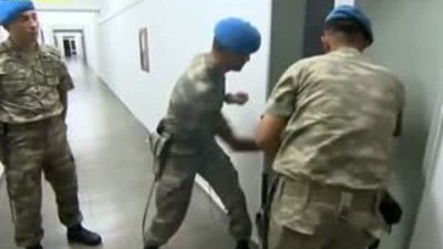 Özel Tim sunucusunun zor anları - Jandarma Komando Okulu