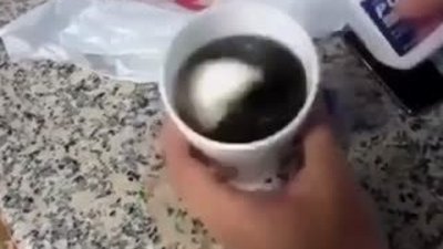 Kız arkadaşının kolasına müshil ilacı koyup kıvrandırdı