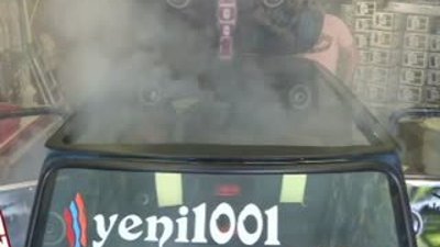 Hurda arabayı yürüyen diskoya çevirdi