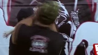 Yerçekimine meydan okuyan pitbull