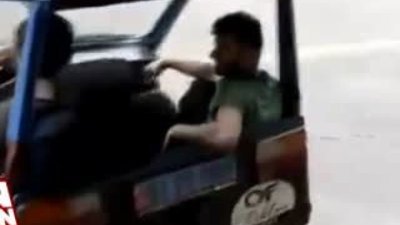 Oflu motor ustaları otomobili ikiye böldü