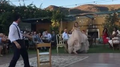 Sihirbaz damattan ilk dansta büyüleyici koreografi