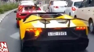 Dubai'de milyonluk spor otomobil alev aldı