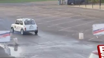 Çılgın sürücüden inanılmaz park rekoru