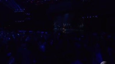 Celine Dion paris için söyledi